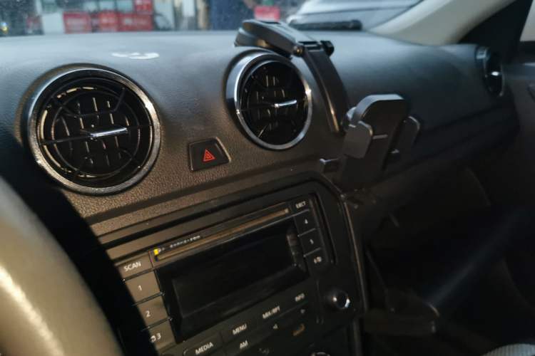 Used Volkswagen Jetta 2017 1.4L Manual Fashion Edition Audio And AC Panel