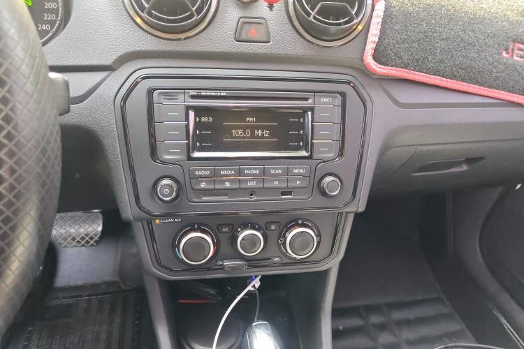 Used Volkswagen Jetta 2017 1.5L Automatic Fashion Model Audio And AC Panel