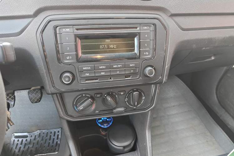 Used Volkswagen Jetta 2017 1.5L Manual Fashion Edition Audio And AC Panel