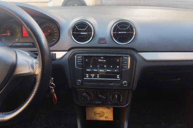 Used Volkswagen Jetta 2017 1.4L Manual Fashion Edition Audio And AC Panel