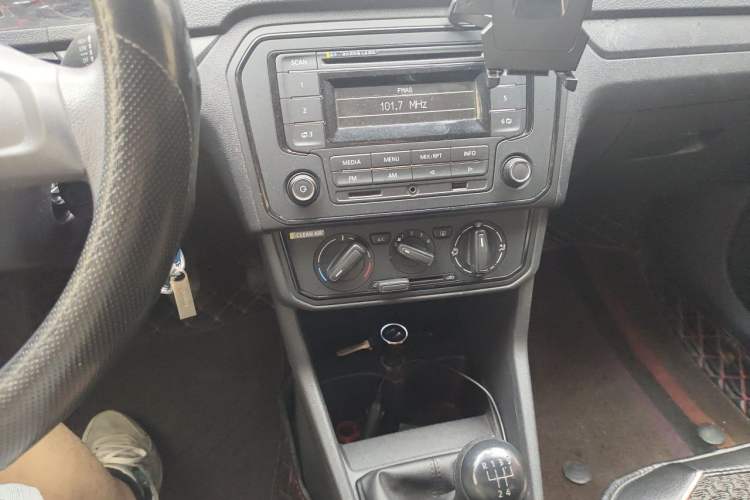 Used Volkswagen Jetta 2017 1.4L Manual Fashion Edition Audio And AC Panel