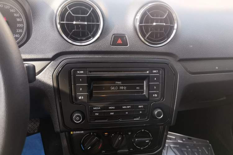 Used Volkswagen Jetta 2017 1.5L Manual Fashion Edition Audio And AC Panel