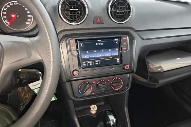 Used Volkswagen Jetta 2017 1.5L Automatic Fashion Model Audio And AC Panel