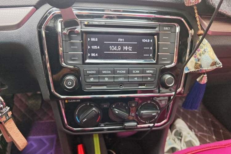 Used Volkswagen Jetta 2017 1.5L Manual Comfort Model Audio And AC Panel