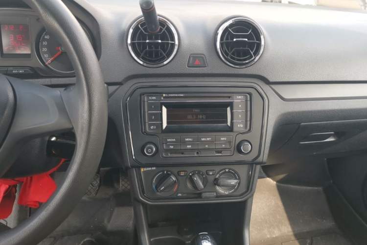 Used Volkswagen Jetta 2017 1.5L Automatic Fashion Model Audio And AC Panel