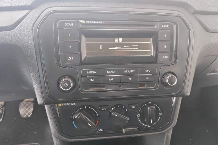 Used Volkswagen Jetta 2017 1.4L Manual Fashion Edition Audio And AC Panel
