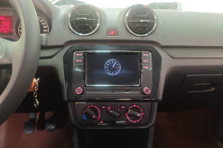 Used Volkswagen Jetta 2017 1.4L Manual Fashion Edition Audio And AC Panel