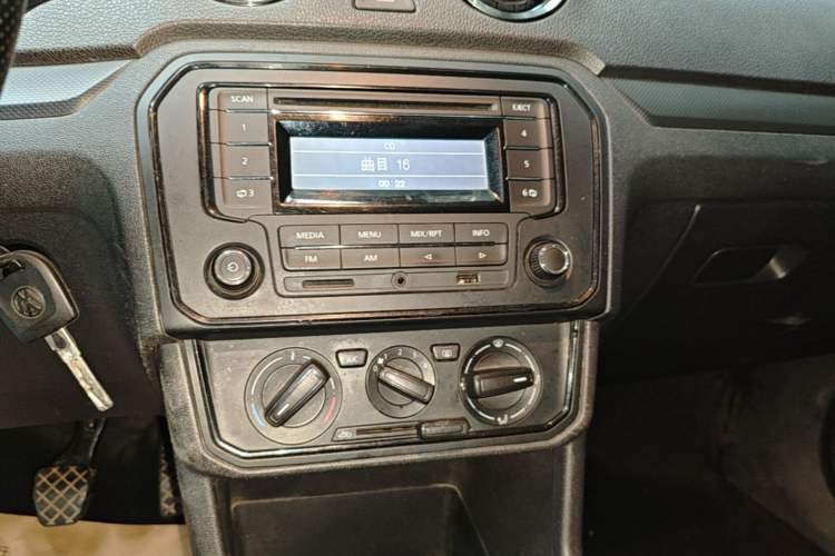 Used Volkswagen Jetta 2017 1.4L Manual Fashion Edition Audio And AC Panel