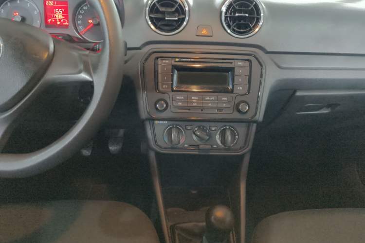 Used Volkswagen Jetta 2017 1.4L Manual Fashion Edition Audio And AC Panel