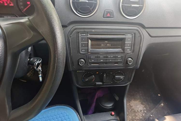 Used Volkswagen Jetta 2017 1.5L Manual Fashion Edition Audio And AC Panel