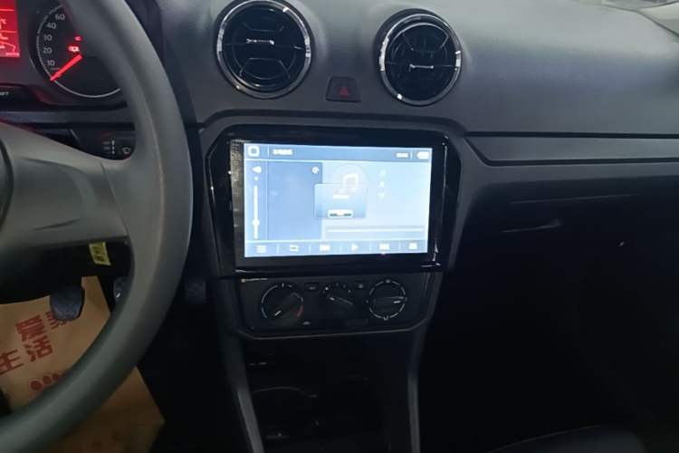 Used Volkswagen Jetta 2017 1.4L Manual Fashion Edition Audio And AC Panel