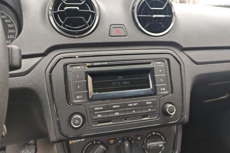 Used Volkswagen Jetta 2017 1.4L Manual Fashion Edition Audio And AC Panel
