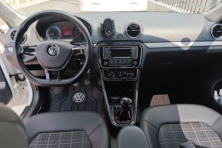 Used Volkswagen Jetta 2017 1.5L Manual Comfort Model Center Console
