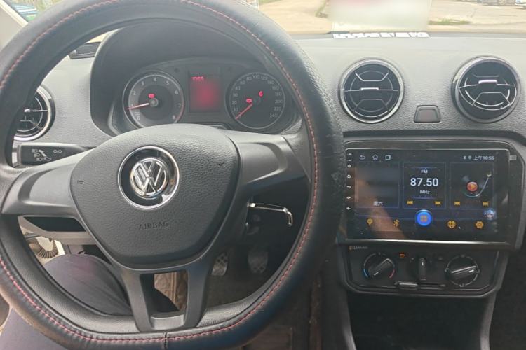 Used Volkswagen Jetta 2017 1.5L Manual Fashion Edition Center Console