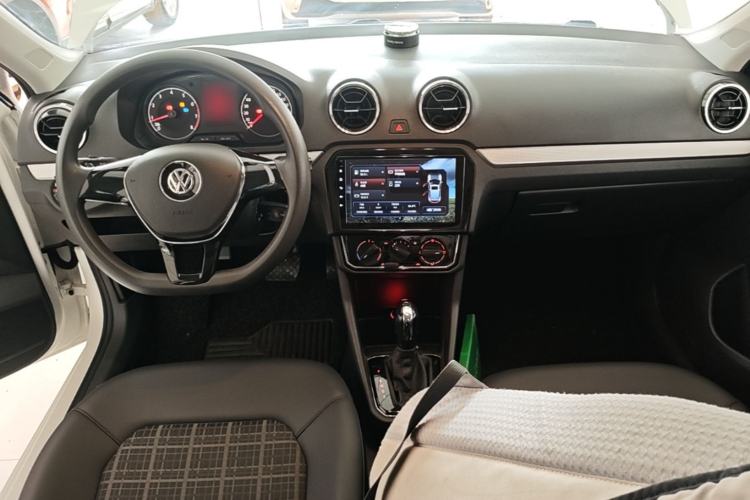 Used Volkswagen Jetta 2017 1.5L Automatic Comfort Model Center Console