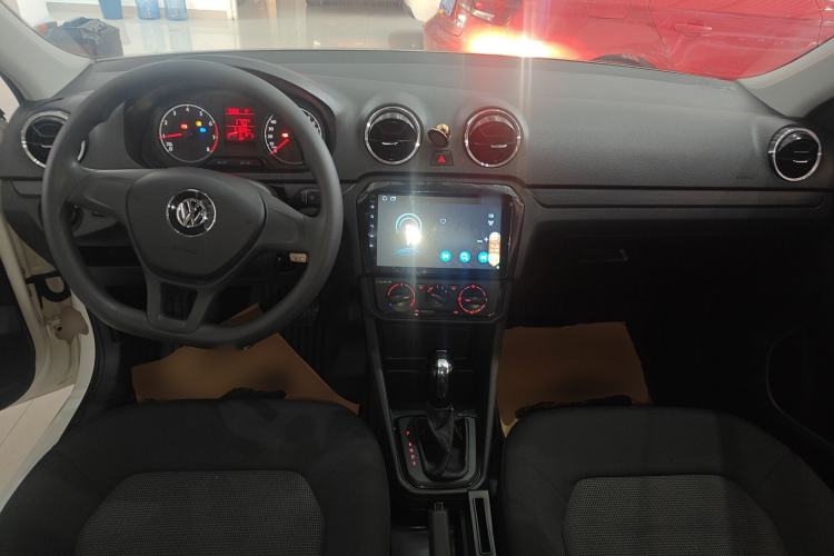 Used Volkswagen Jetta 2017 1.5L Automatic Fashion Model Center Console