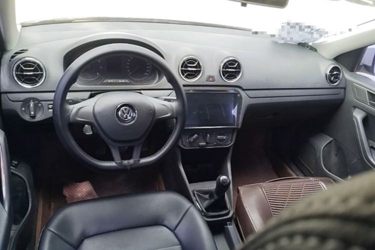 Used Volkswagen Jetta 2017 1.5L Manual Fashion Edition Center Console