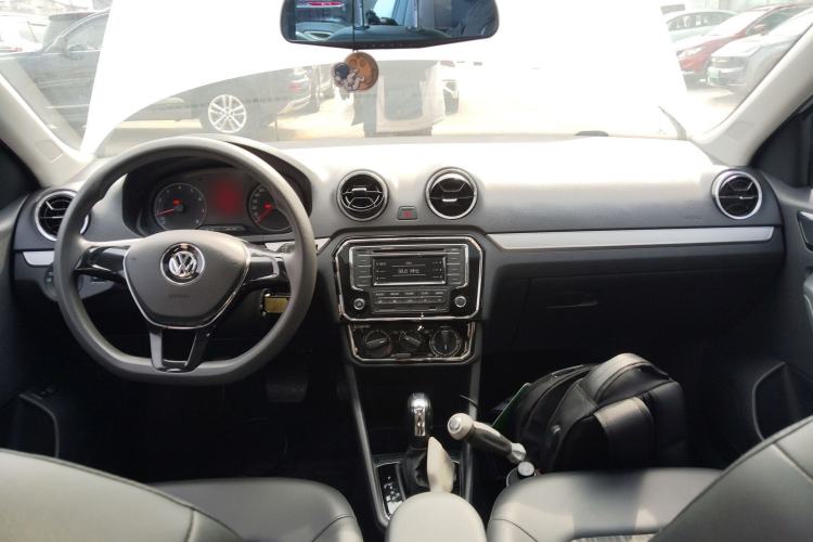 Used Volkswagen Jetta 2017 1.5L Automatic Comfort Model Center Console