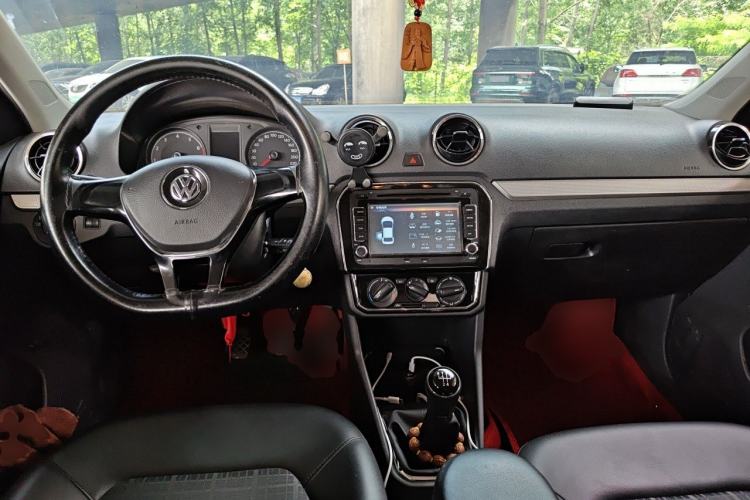 Used Volkswagen Jetta 2017 1.5L Manual Comfort Model Center Console