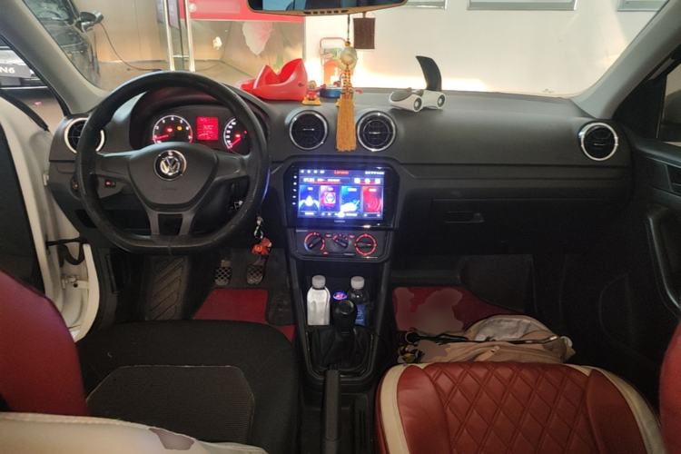 Used Volkswagen Jetta 2017 1.5L Manual Fashion Edition Center Console