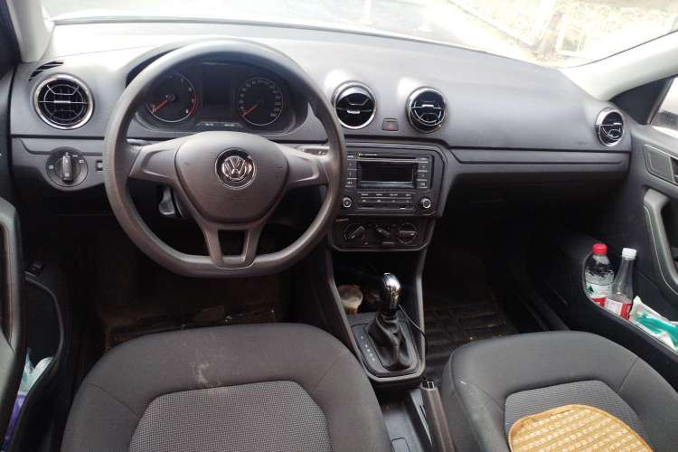 Used Volkswagen Jetta 2017 1.5L Automatic Fashion Model Center Console