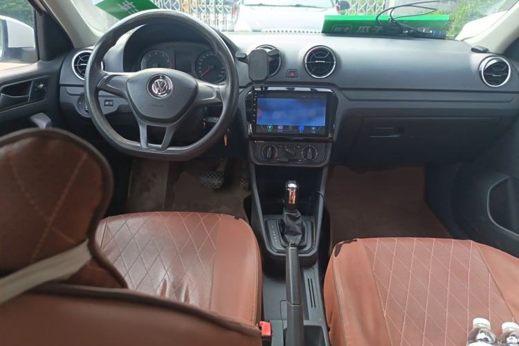 Used Volkswagen Jetta 2017 1.5L Automatic Fashion Model Center Console