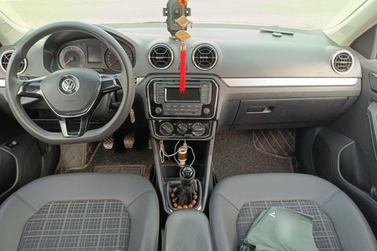Used Volkswagen Jetta 2017 1.5L Manual Comfort Model Center Console