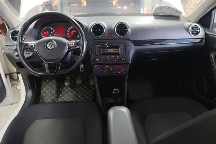 Used Volkswagen Jetta 2017 1.4L Manual Fashion Edition Center Console