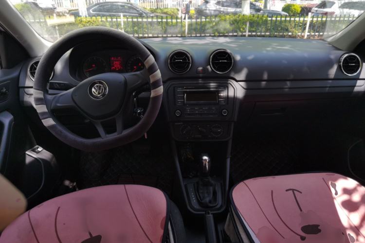 Used Volkswagen Jetta 2017 1.5L Automatic Fashion Model Center Console