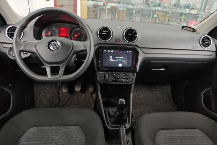 Used Volkswagen Jetta 2017 1.5L Manual Fashion Edition Center Console