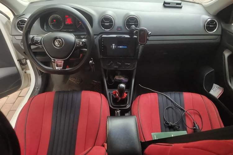 Used Volkswagen Jetta 2017 1.5L Manual Fashion Edition Center Console