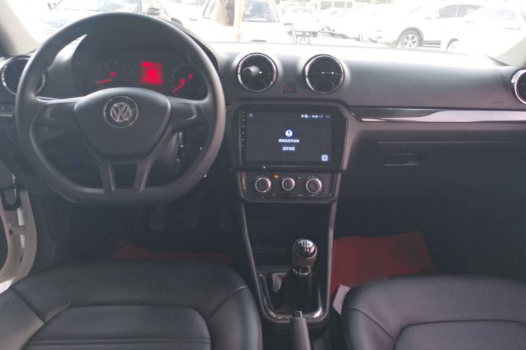 Used Volkswagen Jetta 2017 1.5L Manual Fashion Edition Center Console