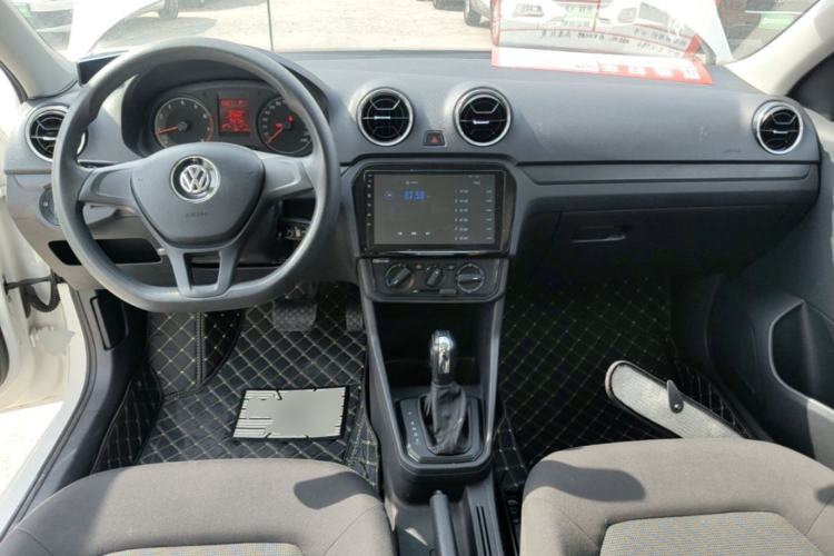 Used Volkswagen Jetta 2017 1.5L Automatic Fashion Model Center Console