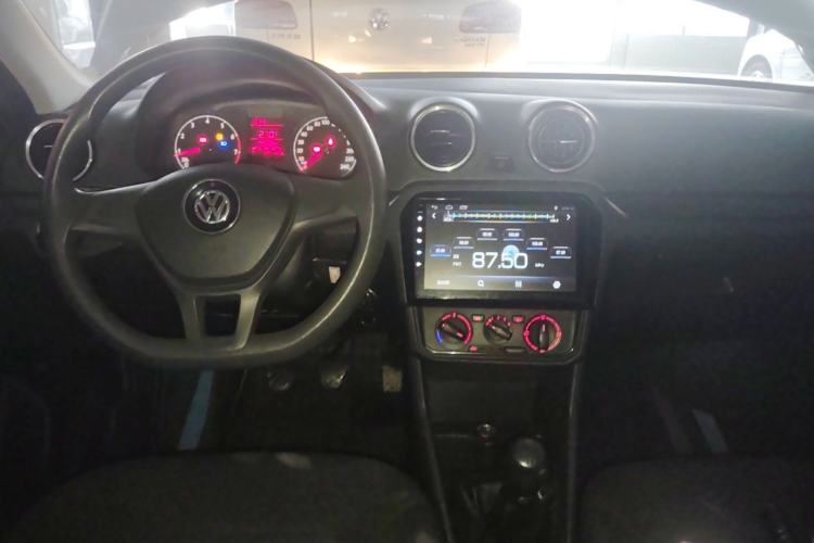 Used Volkswagen Jetta 2017 1.5L Manual Fashion Edition Center Console