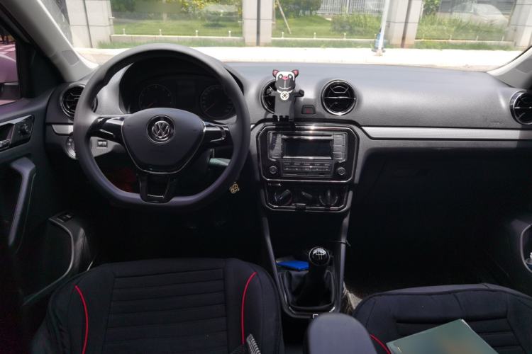 Used Volkswagen Jetta 2017 1.5L Manual Comfort Model Center Console