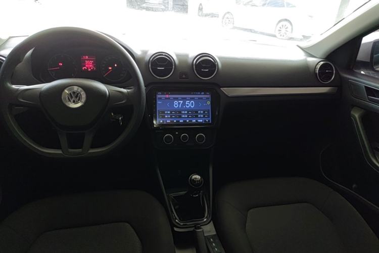 Used Volkswagen Jetta 2017 1.5L Manual Fashion Edition Center Console