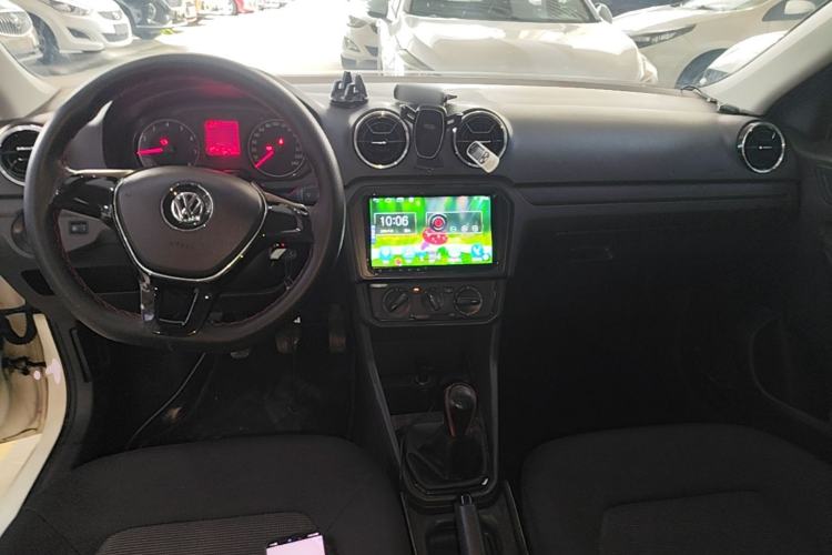 Used Volkswagen Jetta 2017 1.5L Manual Fashion Edition Center Console