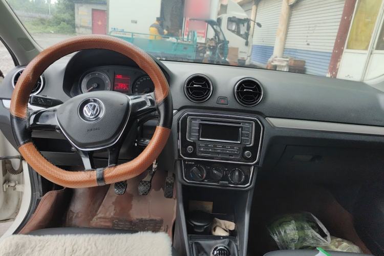 Used Volkswagen Jetta 2017 1.5L Manual Comfort Model Center Console