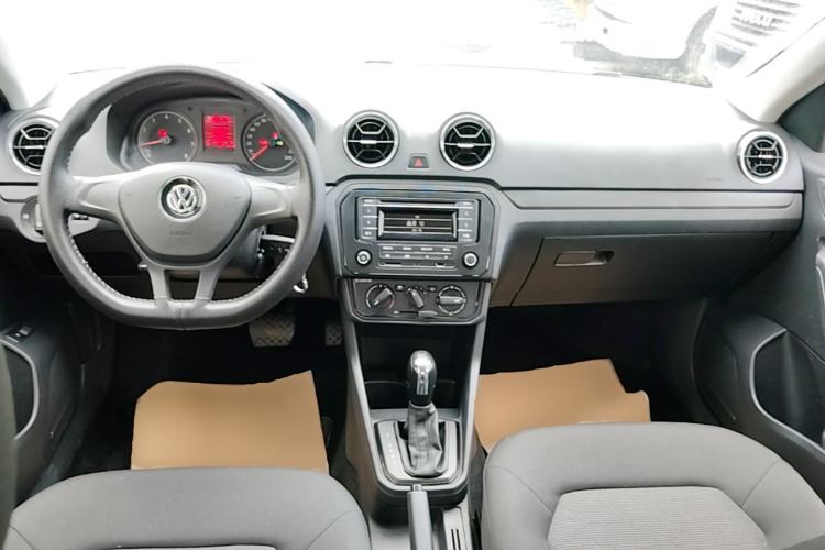 Used Volkswagen Jetta 2017 1.5L Automatic Fashion Model Center Console
