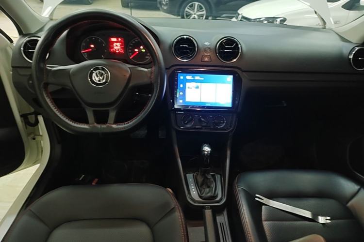 Used Volkswagen Jetta 2017 1.5L Automatic Fashion Model Center Console