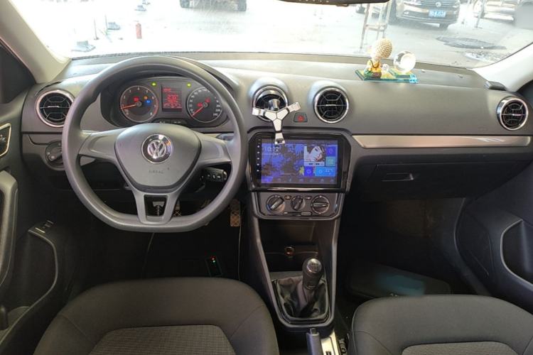 Used Volkswagen Jetta 2017 1.5L Manual Fashion Edition Center Console