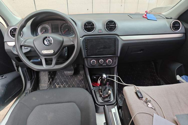 Used Volkswagen Jetta 2017 1.5L Automatic Fashion Model Center Console