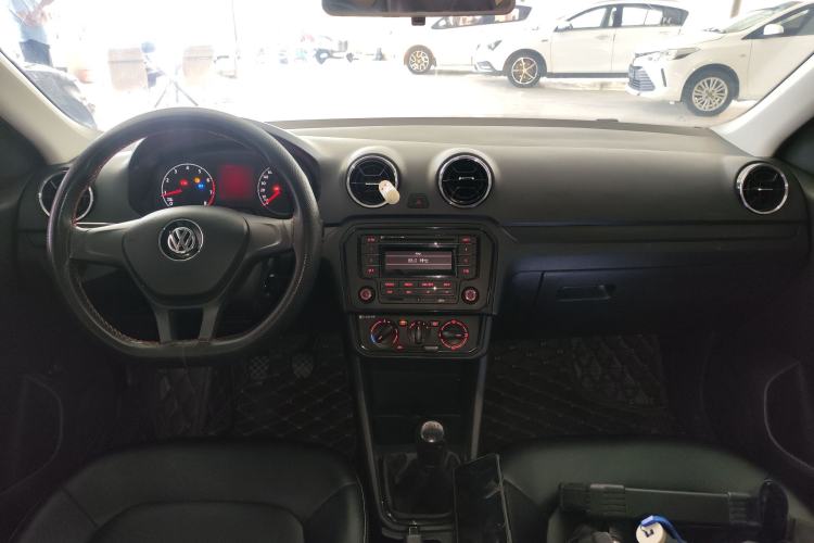 Used Volkswagen Jetta 2017 1.4L Manual Fashion Edition Center Console