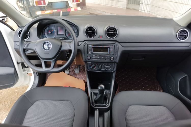 Used Volkswagen Jetta 2017 1.5L Manual Fashion Edition Center Console