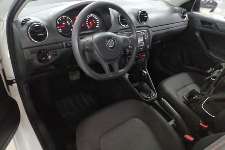 Used Volkswagen Jetta 2017 1.5L Automatic Fashion Model Center Console