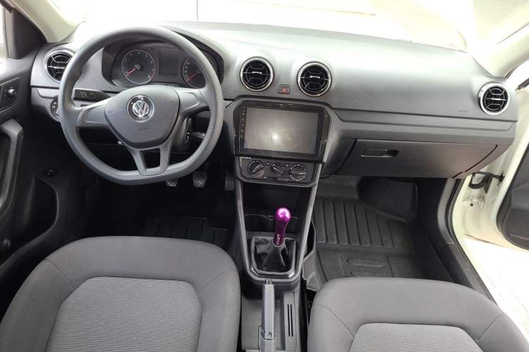 Used Volkswagen Jetta 2017 1.4L Manual Fashion Edition Center Console