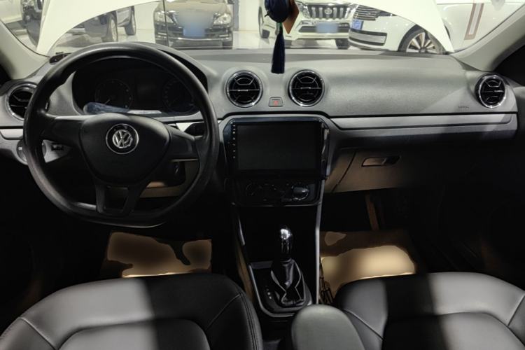 Used Volkswagen Jetta 2017 1.5L Automatic Fashion Model Center Console