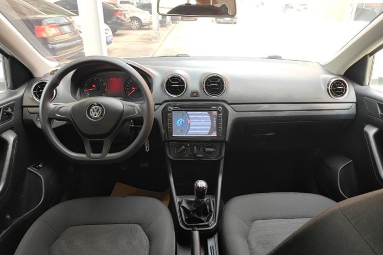 Used Volkswagen Jetta 2017 1.4L Manual Fashion Edition Center Console