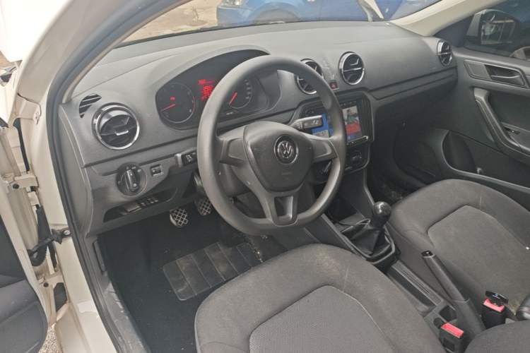 Used Volkswagen Jetta 2017 1.4L Manual Fashion Edition Center Console