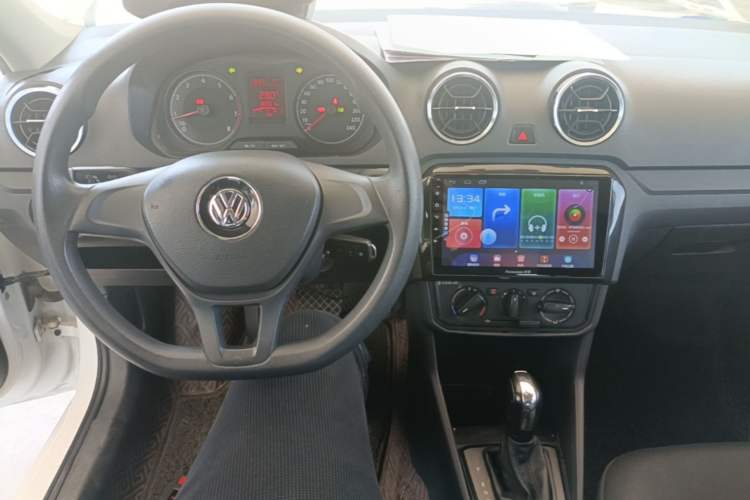 Used Volkswagen Jetta 2017 1.5L Automatic Fashion Model Center Console